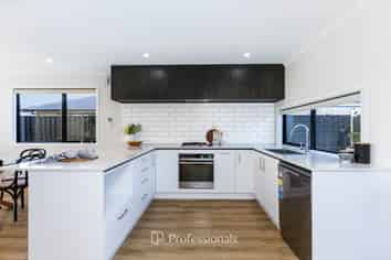7 Desert Gold Lane, Wallaceville