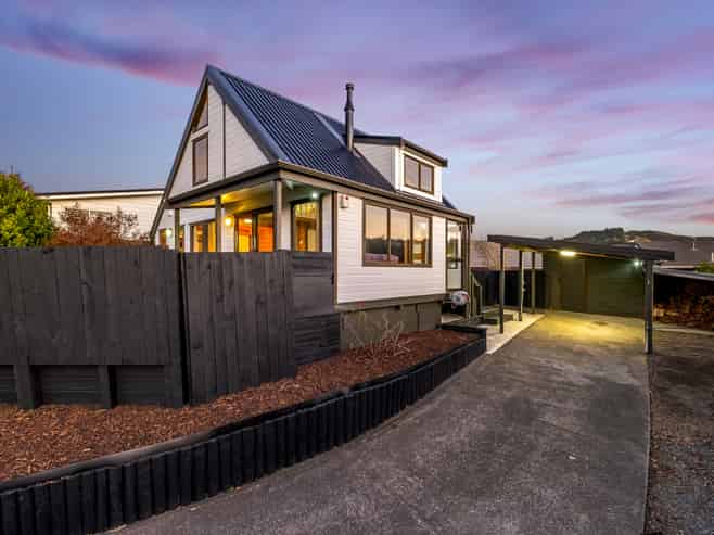 90 Discovery Drive, Whitby