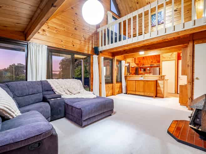 90 Discovery Drive, Whitby