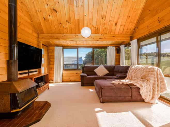 90 Discovery Drive, Whitby