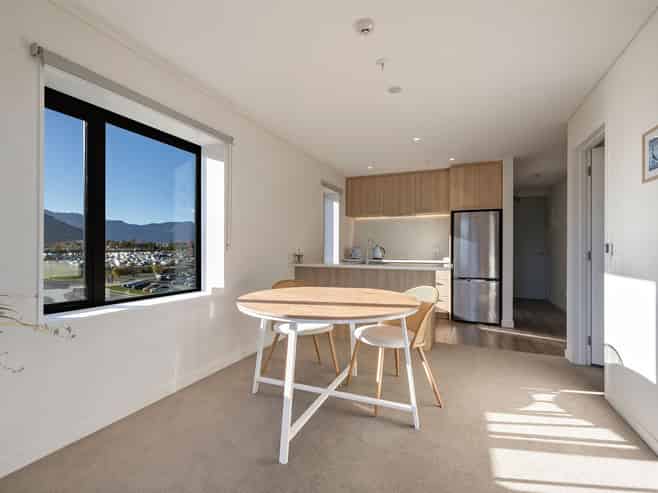 702/10 Copper Beech Ave, Frankton