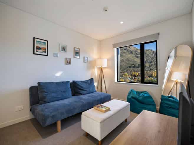 702/10 Copper Beech Ave, Frankton