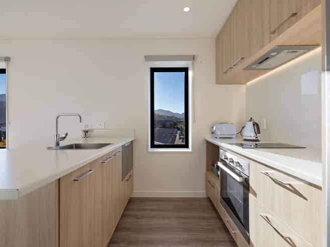 702/10 Copper Beech Ave, Frankton