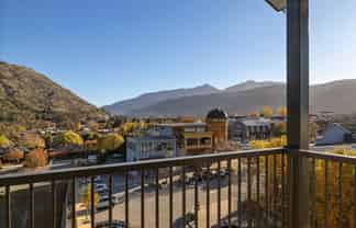 702/10 Copper Beech Ave, Frankton