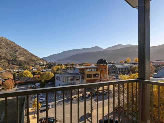 702/10 Copper Beech Ave, Frankton