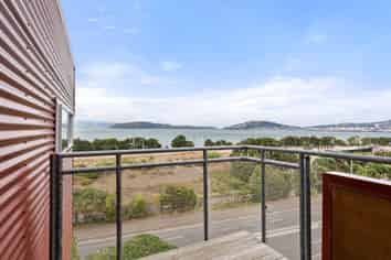 16/2 Onslow Road, Khandallah