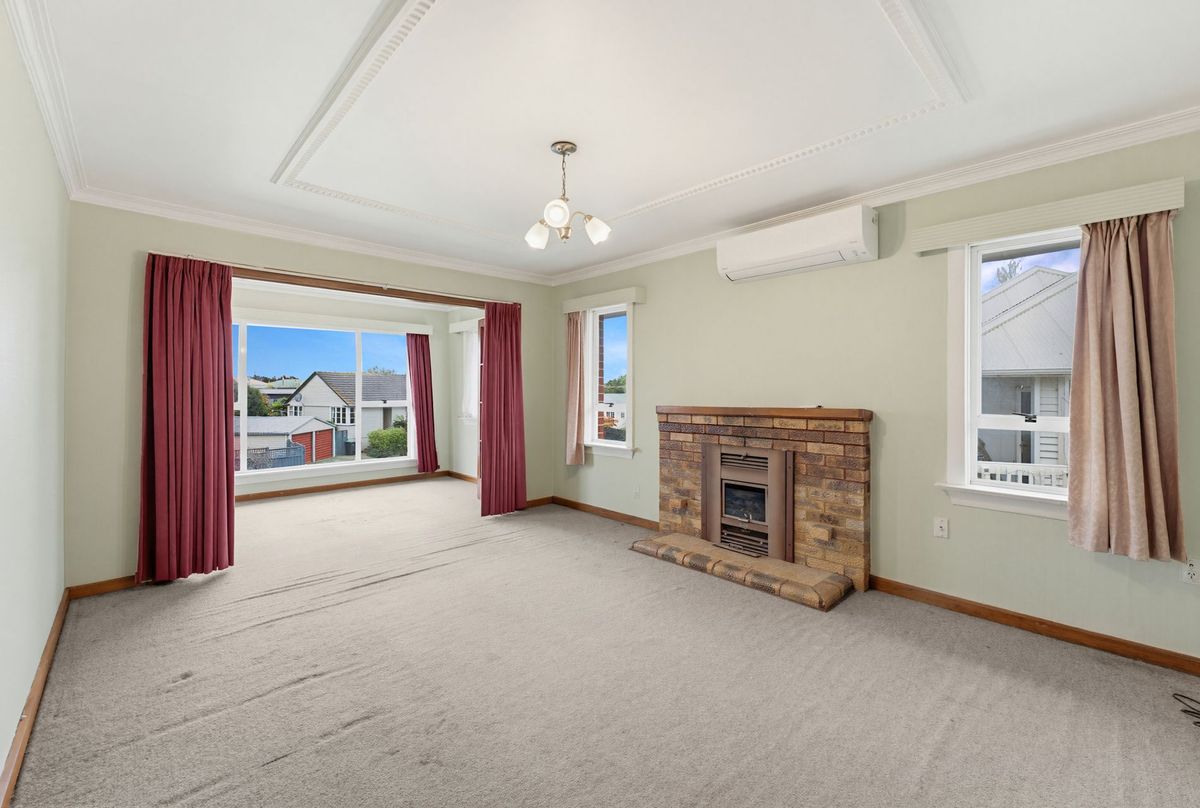 Spacious, Sunny & Ready for Your Personal Touch! - Więcej