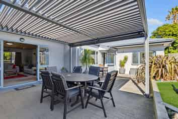 11 Fishermans Drive, Coastlands