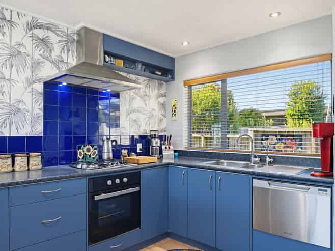 11 Fishermans Drive, Coastlands