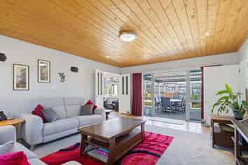 11 Fishermans Drive, Coastlands