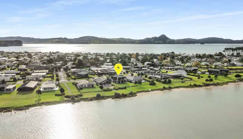 18 Admiral Drive, Cooks Beach