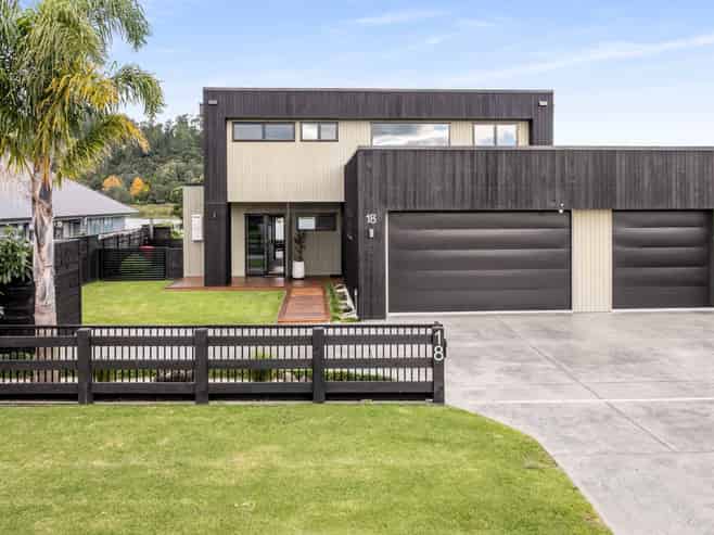 18 Admiral Drive, Cooks Beach