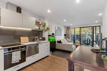 9/30 Frederick Street, Waltham