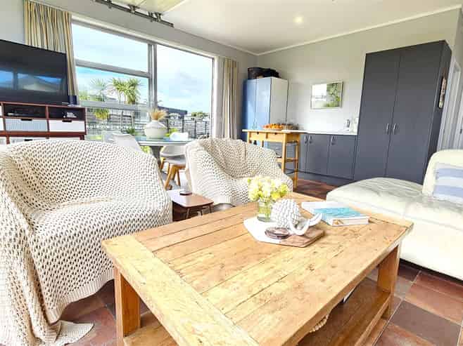  108 Mahoe Place, Matarangi