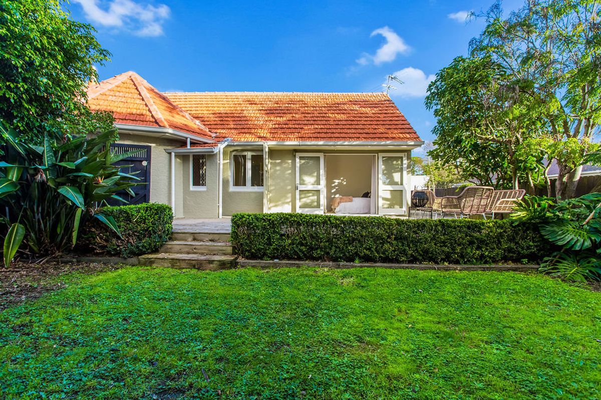 Character living, Kingsland