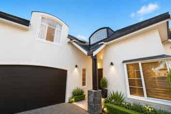 10 Villa Court, Eastern Beach
