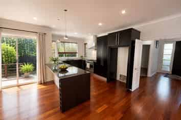 10 Villa Court, Eastern Beach