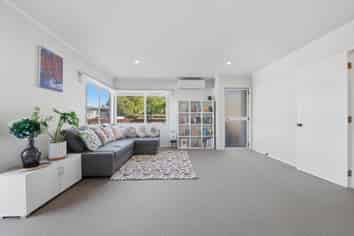 1/17 Lambrown Drive, Totara Vale
