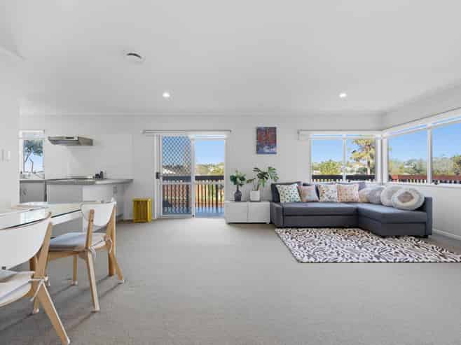 1/17 Lambrown Drive, Totara Vale