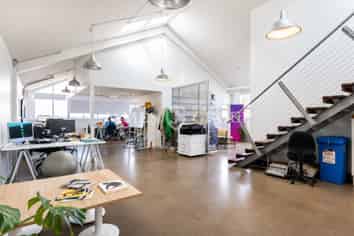 CHARACTER KINGSLAND OFFICE WITH DECK