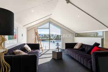 CHARACTER KINGSLAND OFFICE WITH DECK