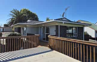27 Amorino Drive, Red Beach