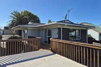 27 Amorino Drive, Red Beach