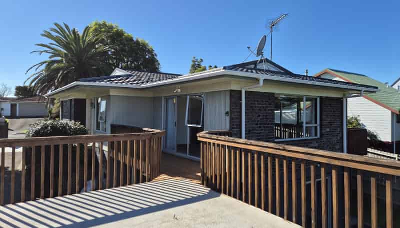 27 Amorino Drive, Red Beach