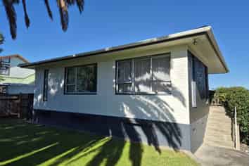27 Amorino Drive, Red Beach