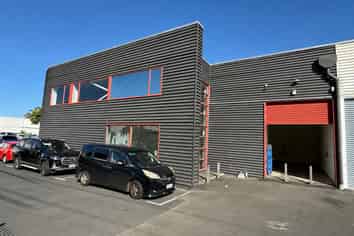 Versatile industrial facility on Cavendish Drive