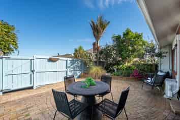 2/11 Kawerau Avenue, Devonport