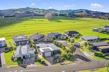 5 Debenham Drive, Whitianga
