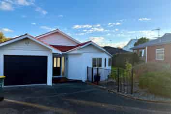 2/2 East Coast Road, Milford