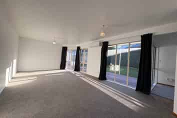 2/2 East Coast Road, Milford