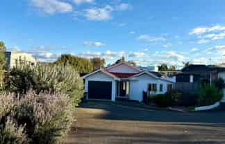 2/2 East Coast Road, Milford