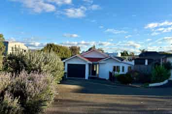 2/2 East Coast Road, Milford