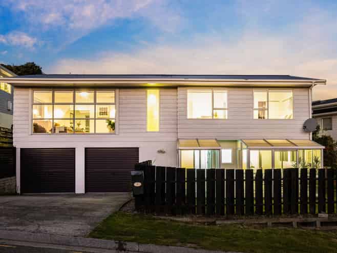 6 Tregear Place, Camborne
