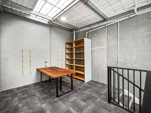 Modern unit with mezz + car park in Hobsonville
