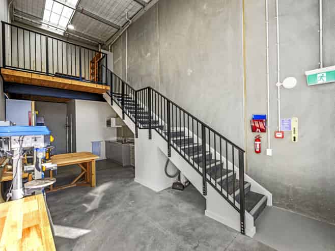Modern unit with mezz + car park in Hobsonville