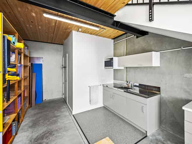 Modern unit with mezz + car park in Hobsonville