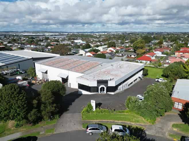 Mt Wellington High Stud Warehouse + Container Drop