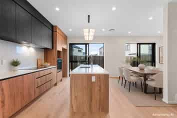 12 Harbourside Parade, Hobsonville