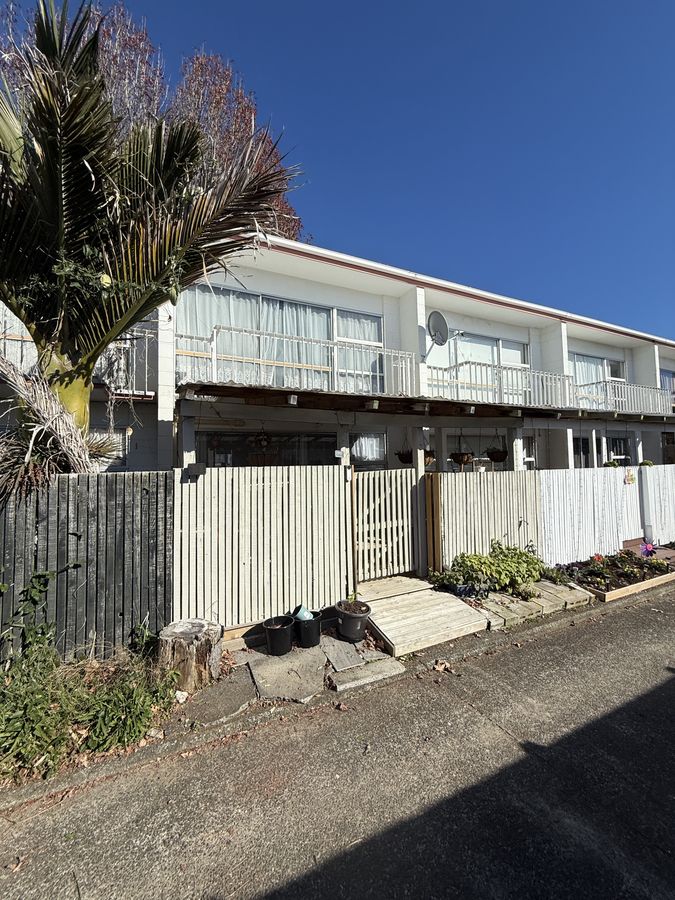Two Bedrooms, Papatoetoe