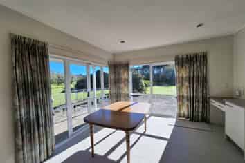 100 Parrs Cross Road, Henderson