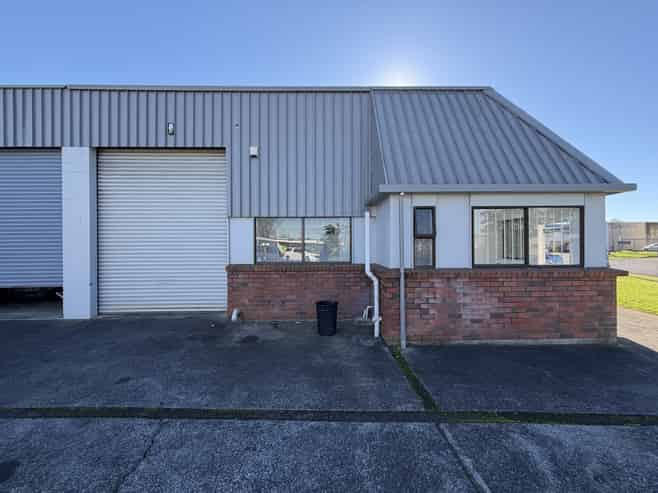 Road font Neilpark Drive industrial