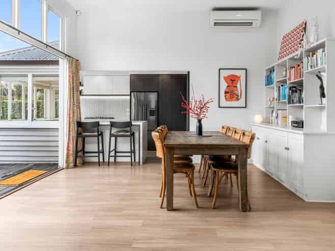 8 Aikmans Road, Merivale