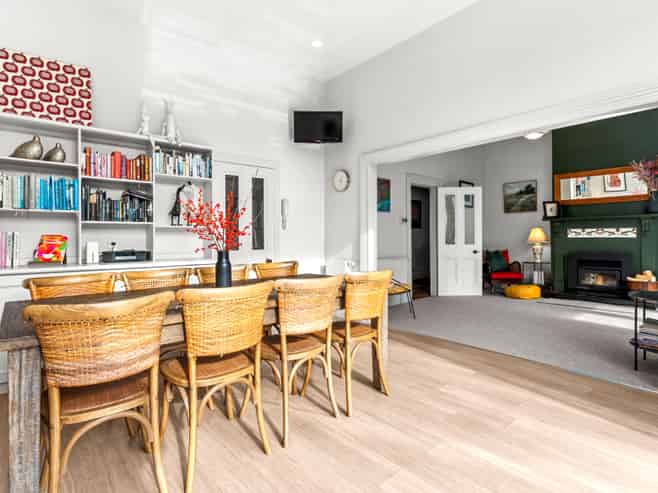 8 Aikmans Road, Merivale