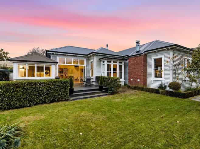 8 Aikmans Road, Merivale
