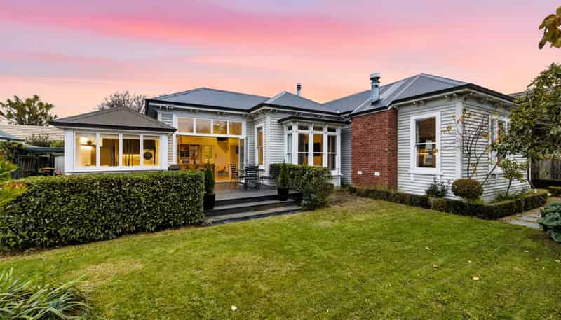 8 Aikmans Road, Merivale