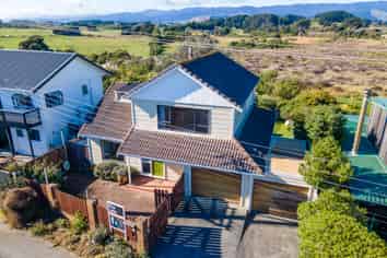 12 Moana Street, Otaki Beach